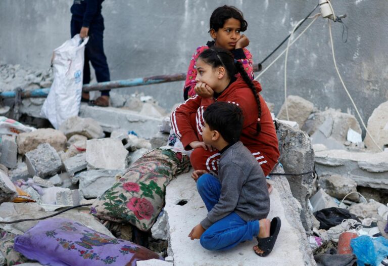 1290188-des-enfants-palestiniens-a-rafah-le-29-decembre-20